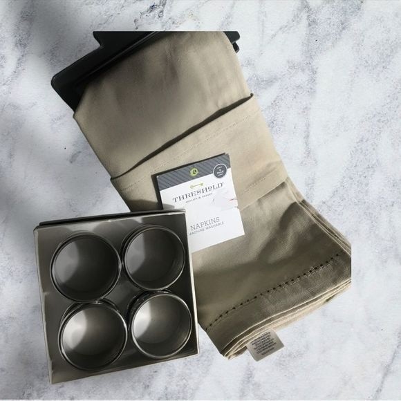 Pewter Napkin Rings & Linen Napkins - Picture 2 of 7